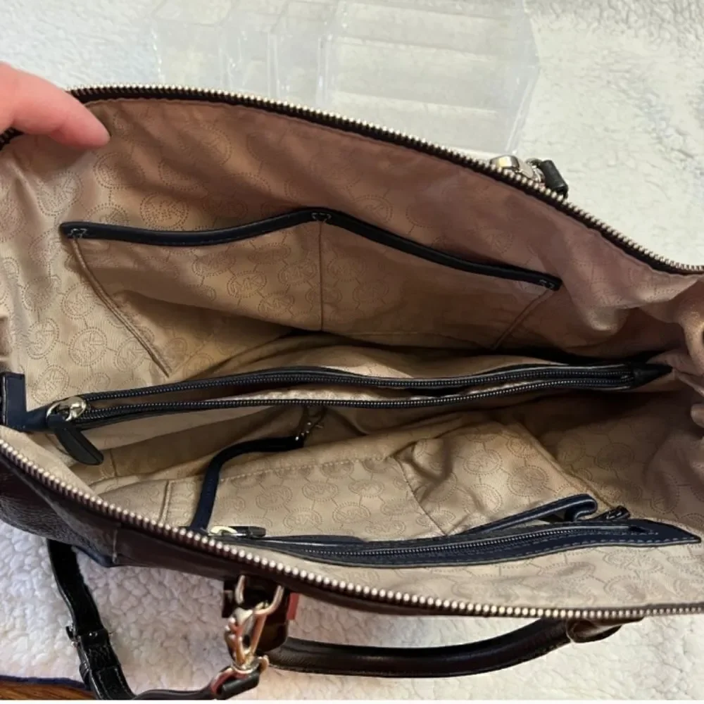 Authentic Michael Kors Handbag Crossbody Purse